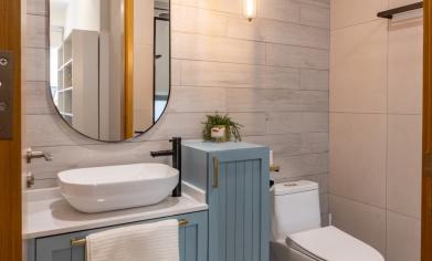 CONDO Farmhouse Design - Bathroom